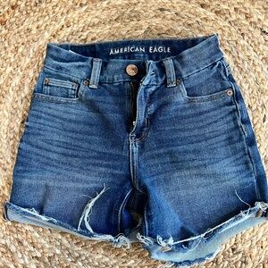 Excellent Condition Womans Shorts American Eagle Size 000